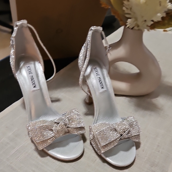 Steve Madden Glittering Silver Heels with Bow - Picture 1 of 6